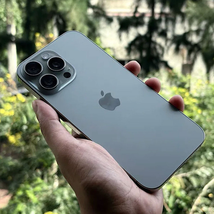 گوشی موبایل اپل مدل iPhone 16 Pro Max ZAA دو سیم کارت ظرفیت 128 گیگابایت و رم 8 گیگابایت - به همراه شارژر