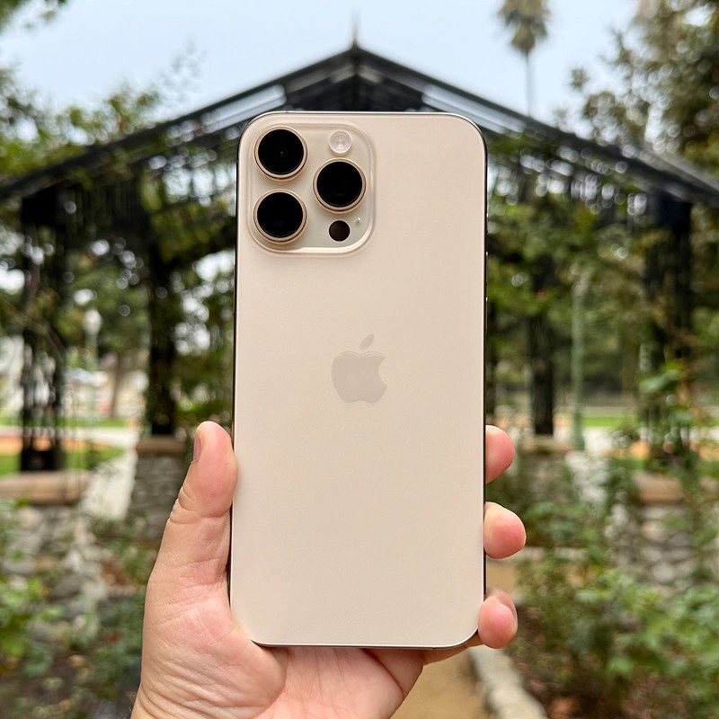 گوشی موبایل اپل مدل iPhone 16 Pro Max ZAA دو سیم کارت ظرفیت 256 گیگابایت و رم 8 گیگابایت - به همراه شارژر