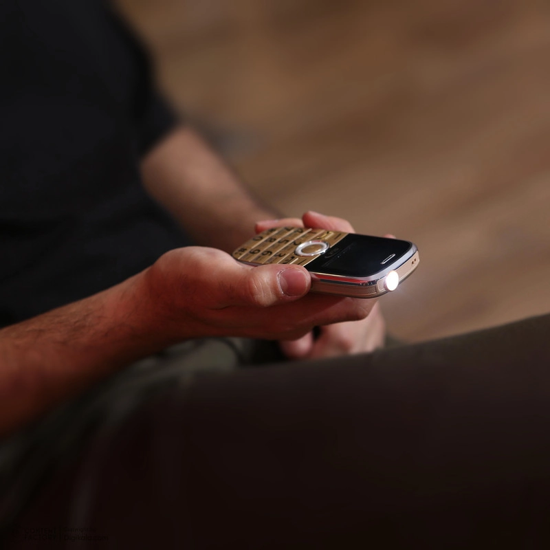 گوشی موبایل جی ال ایکس مدل F8 دو سیم کارت