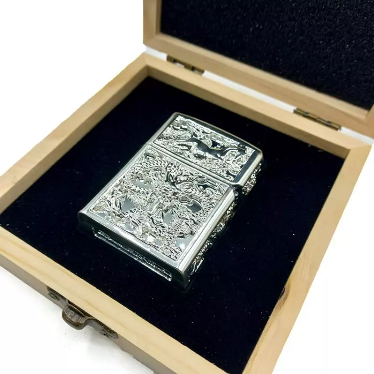 فندک بنزینی چیف نقره ای طرح اسب و اژدها کدL130087