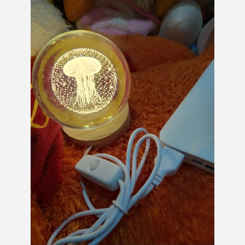 چراغ خواب گوی کریستالی طرح عروس دریایی سایز 8 با پایه چوبی