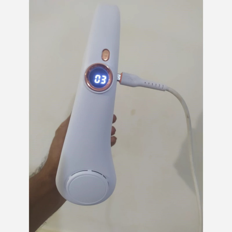 پنکه گردنی GODFREY دارای نمایشگر درجه باد و میزان شارژ و قابلیت انعطاف پذیری