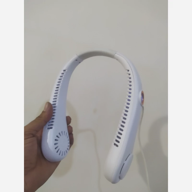 پنکه گردنی GODFREY دارای نمایشگر درجه باد و میزان شارژ و قابلیت انعطاف پذیری