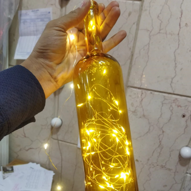 بطری شیشه ای اسکاتلندی با طراحی جذاب و در رنگ بندی های متنوع