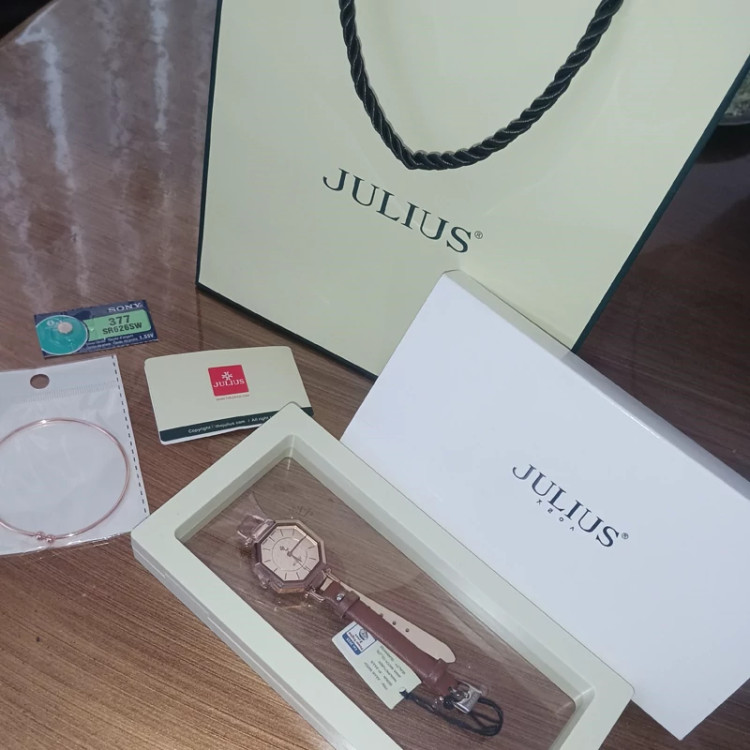 ساعت مچی زنانه برند جولیوس Julius