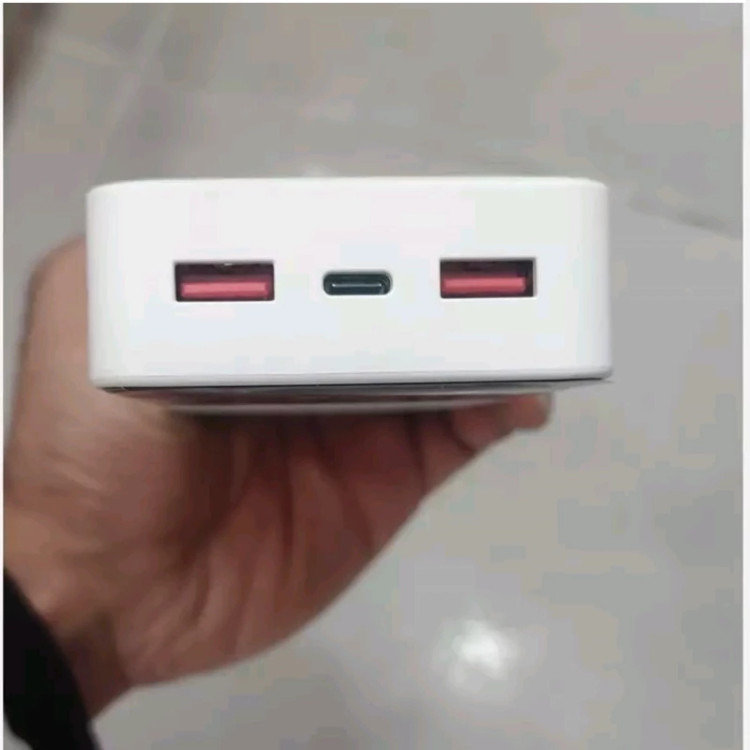 پاور بانک 20000 بیوا دارای سه پورت فست دارای صفحه نمایش ( خرید عمده پاور بانک گناوه مارکت )1