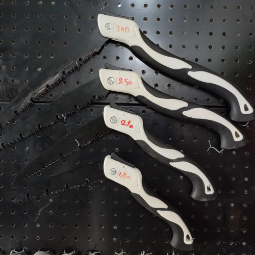 اره باغبانی تاشو دسته ارگونومیک یک تیکه نیروی مقام بالا تیغه 18 سانتی جنس تیغه و بده عالی کیفیت دکمه بالا