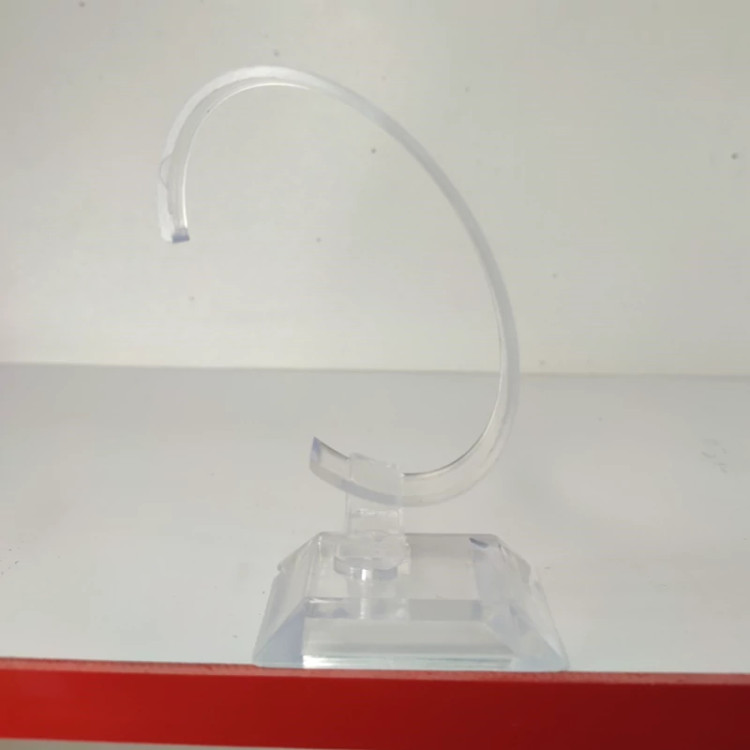 پایه ساعت مچی و استند ساعت مچی ( تعداد موجود در دو کیفیت).،