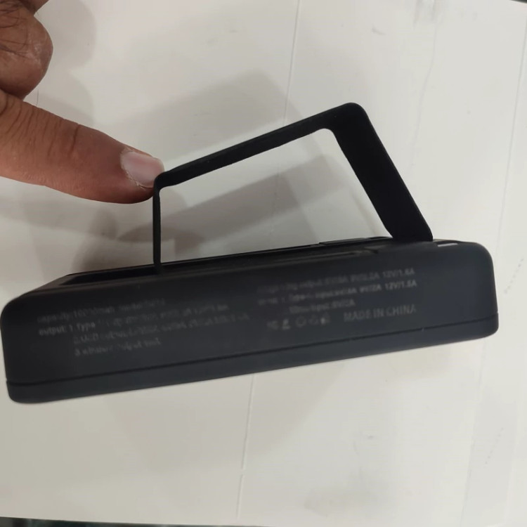 پاور بانک وایرلس 10000 میلی آمپر BM3 دارای 5 پورت فست شارژ 2 پورت کابل مختلف یک پورت یو اس پی و یک پورت تایپ سی