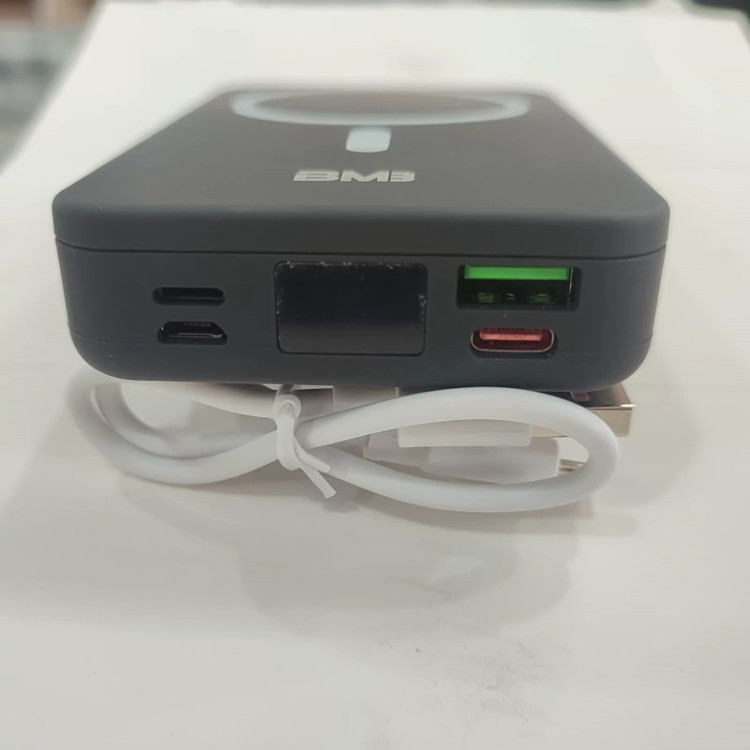 پاور بانک وایرلس 10000 میلی آمپر BM3 دارای 5 پورت فست شارژ 2 پورت کابل مختلف یک پورت یو اس پی و یک پورت تایپ سی
