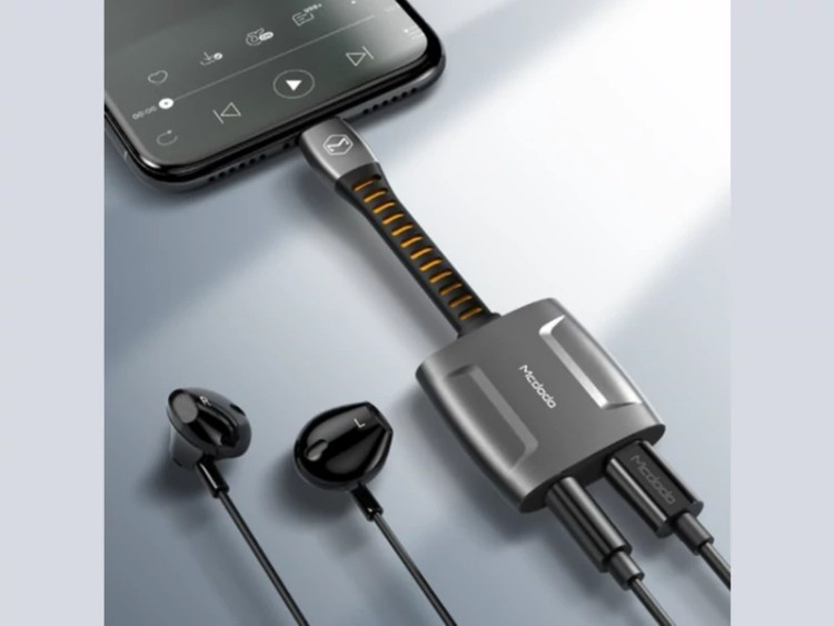 مبدل لایتنینگ به لایتنینگ و جک 3.5mm مکدودو CA-6340 Mcdodo Dual Port Lightning To Lightning+ jack 3.5mm Transmission