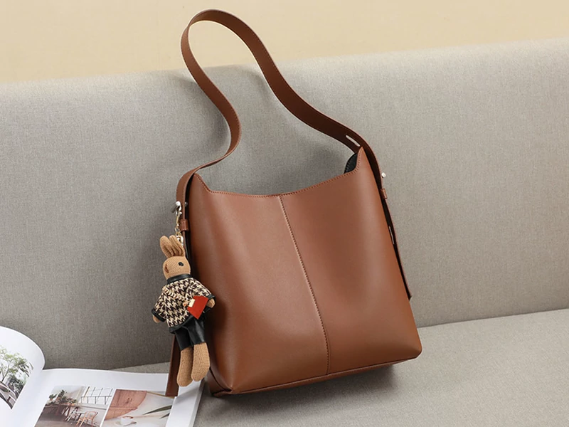 کیف دوشی زنانه چرم با ظرفیت بزرگ و طراحی ساده New Women's Leather Bucket Bag Large Capacity 5345