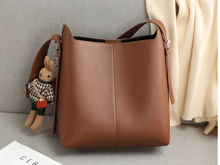 کیف دوشی زنانه چرم با ظرفیت بزرگ و طراحی ساده New Women's Leather Bucket Bag Large Capacity 5345