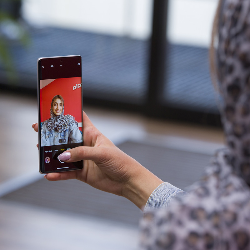 گوشی موبایل داریا مدل bond 5G دو سیم کارت ظرفیت 256 گیگابایت و رم 8 گیگابایت - نسخه امارات - به همراه شارژر 25 وات سامسونگ