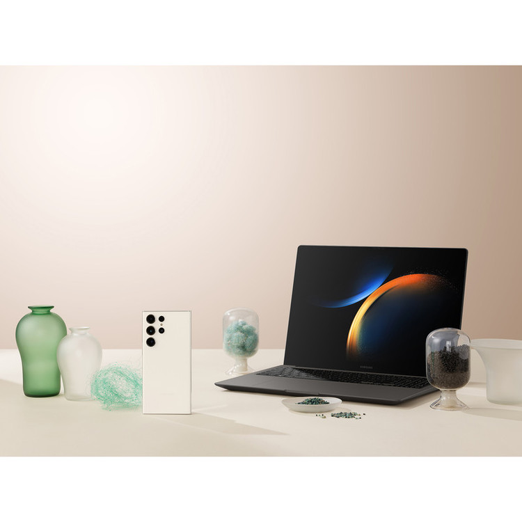 گوشی موبایل سامسونگ مدل Galaxy S23 Ultra دو سیم کارت ظرفیت 512 گیگابایت و رم 12 گیگابایت به همراه شارژر 45 وات سامسونگ - ویتنام