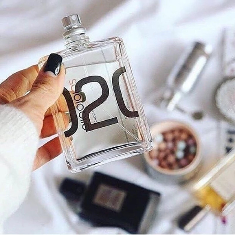 عطر مولکول 02 اصلی درجه یک و اصل 5گرمی بسیار عالی با ماندگاری بالا و تضمینی خط بو عالی برای افراد خاص دبی لنج امارات قطر