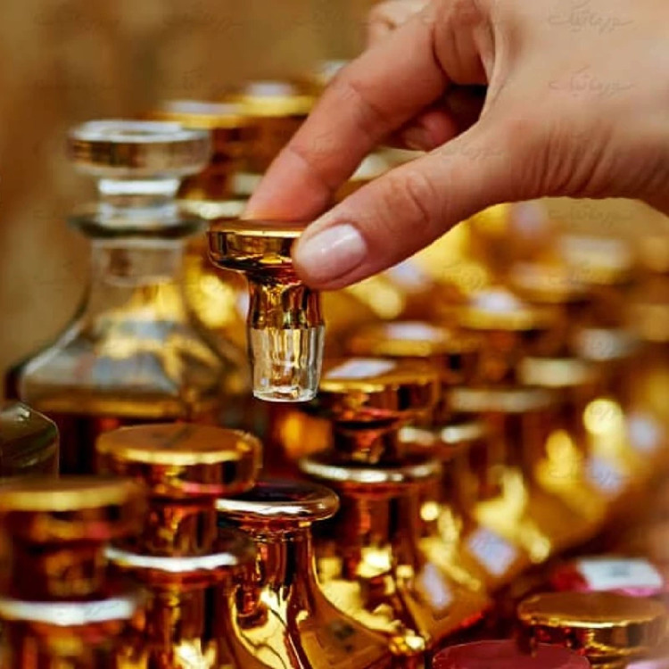 عطر مولکول 02 اصلی درجه یک و اصل 5گرمی بسیار عالی با ماندگاری بالا و تضمینی خط بو عالی برای افراد خاص دبی لنج امارات قطر