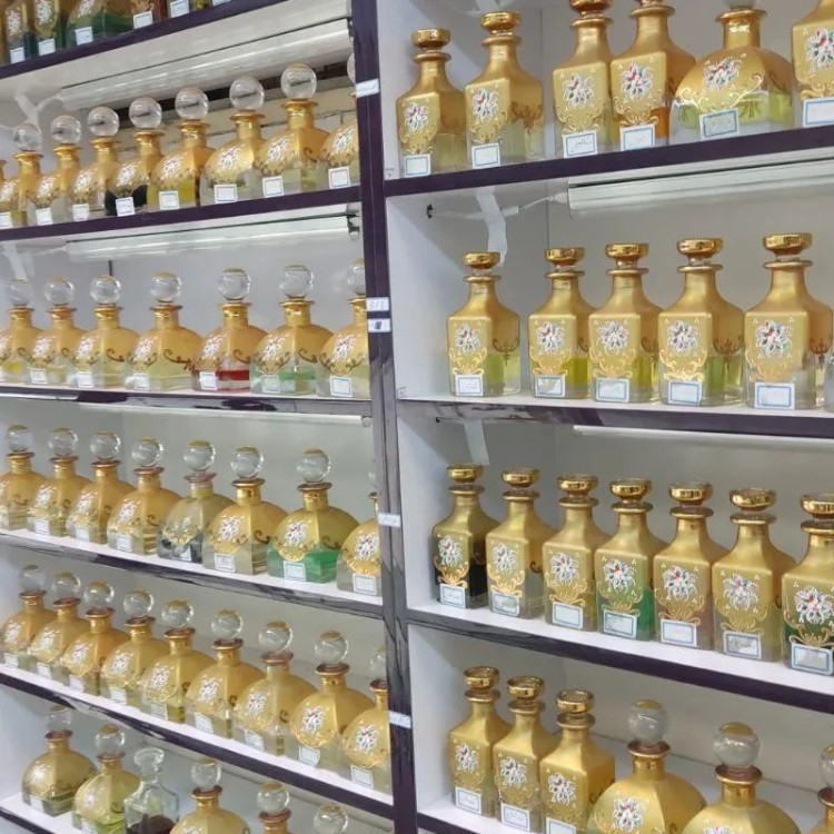عطر ایفوریا اصلی 5 گرمی پرفروش ترین عطر تاریخ با ماندگاری بالا و با خط بوی عالی بسیار خوش پسند دبی لنج امارات