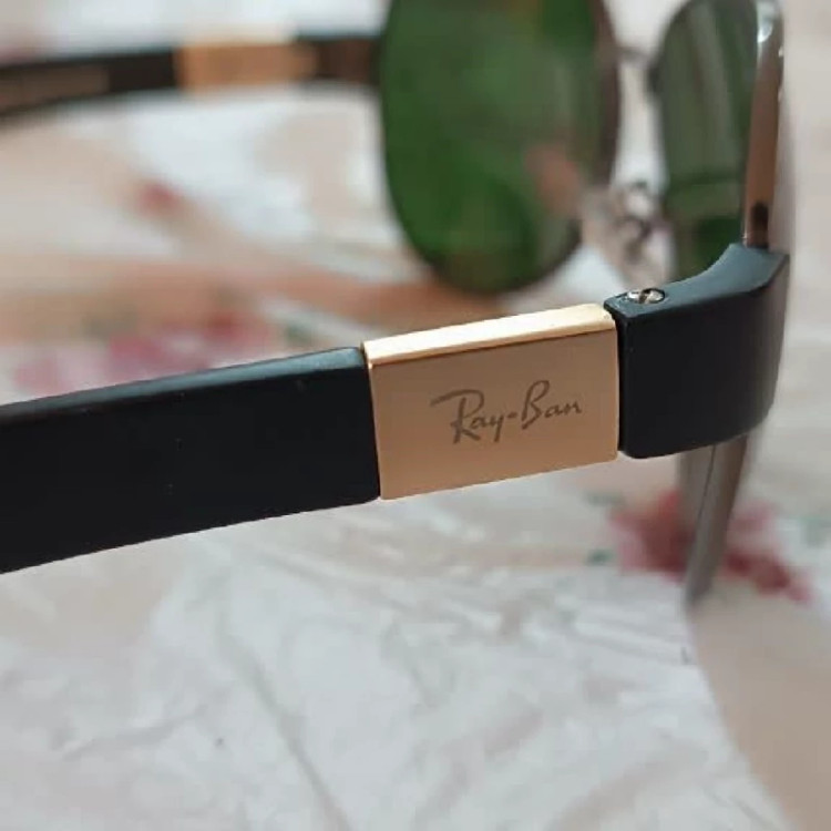 عینک آفتابی اصل ایتالیایی rayban با مارک و حکاکی فراری روی شیشه RB و فراری اصل تحت لیسانس درجه یک uv بسیار بالا