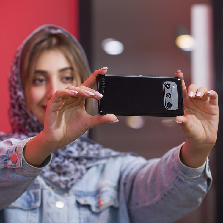 گوشی موبایل داریا مدل bond 5G دو سیم کارت ظرفیت 256 گیگابایت و رم 8 گیگابایت - نسخه امارات - به همراه شارژر 66 وات داریا