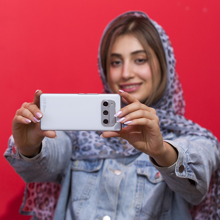 گوشی موبایل داریا مدل bond 5G دو سیم کارت ظرفیت 256 گیگابایت و رم 8 گیگابایت - نسخه امارات - به همراه شارژر 66 وات داریا