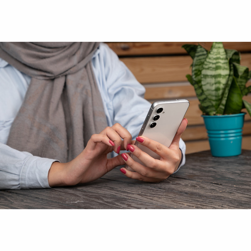 گوشی موبایل سامسونگ مدل Galaxy S23 FE دو سیم کارت ظرفیت 256 گیگابایت و رم 8 گیگابایت به همراه شارژر سامسونگ