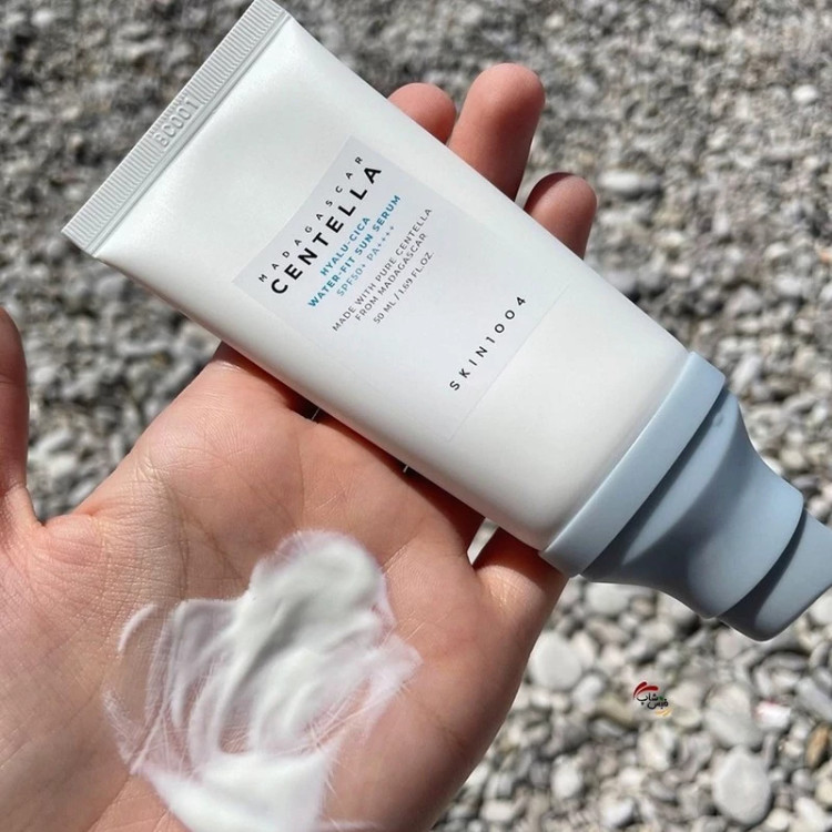 کرم ضد آفتاب بدون رنگ سنتلا، 50 SPF، مدل 1004، مناسب پوست حساس، نرمال و خشک و حجم 50 میلیلیتر، محافظت کننده در برابر اش