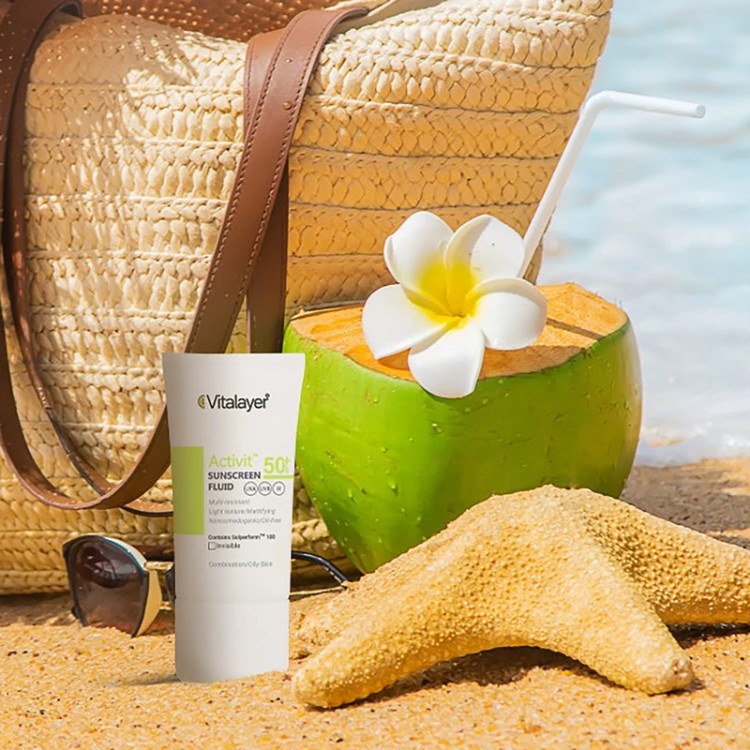 فلوئید ضدآفتاب بیرنگ ویتالیر SPF50 مدل Activit، مناسب پوستهای مختلط و چرب، حجم 50 میلیلیتر