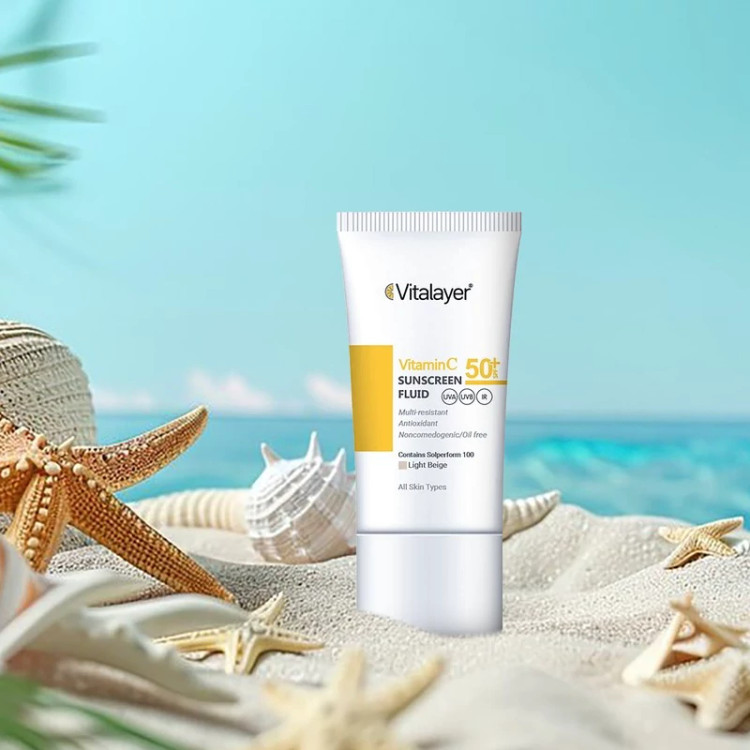 فلوئید ضدآفتاب رنگی ویتالیر، 50 SPF، مدل Vitamin C، مناسب انواع پوست تنالیته رنگ متوسط و حجم 50 میلیلیتر، ضد آب، محافظت