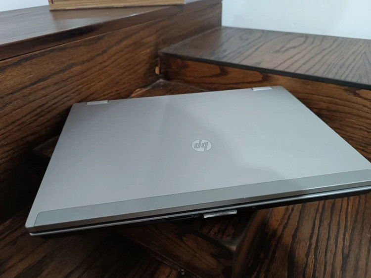 لپتاپ HP 8440p + نصب ویندوز رایگان