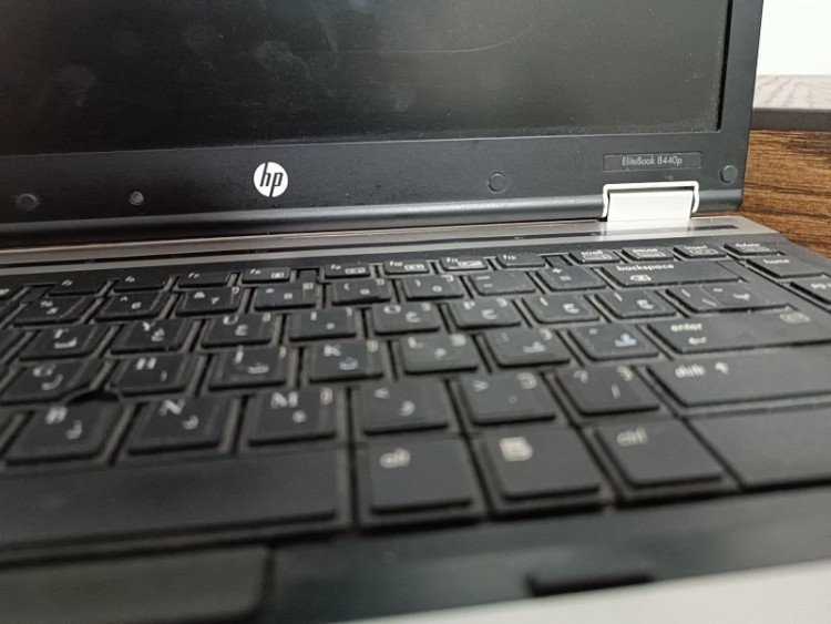 لپتاپ HP 8440p + نصب ویندوز رایگان