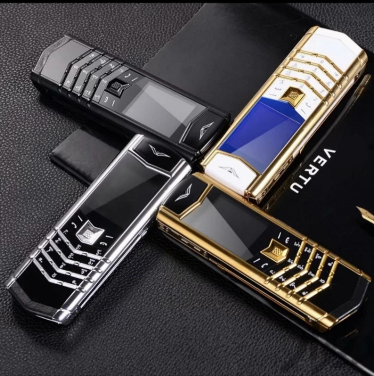 گوشی VERTU V10S طرح سیگنچر ورتو مشابه اصلی