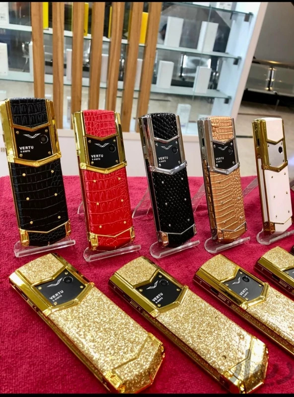 گوشی VERTU V10S طرح سیگنچر ورتو مشابه اصلی