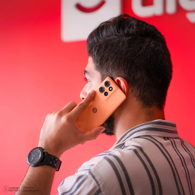 گوشی موبایل موتورولا مدل Edge 50 دو سیم کارت ظرفیت 512 گیگابایت و رم 12 گیگابایت - به همراه هدیه هدفون بلوتوثی موتورولا