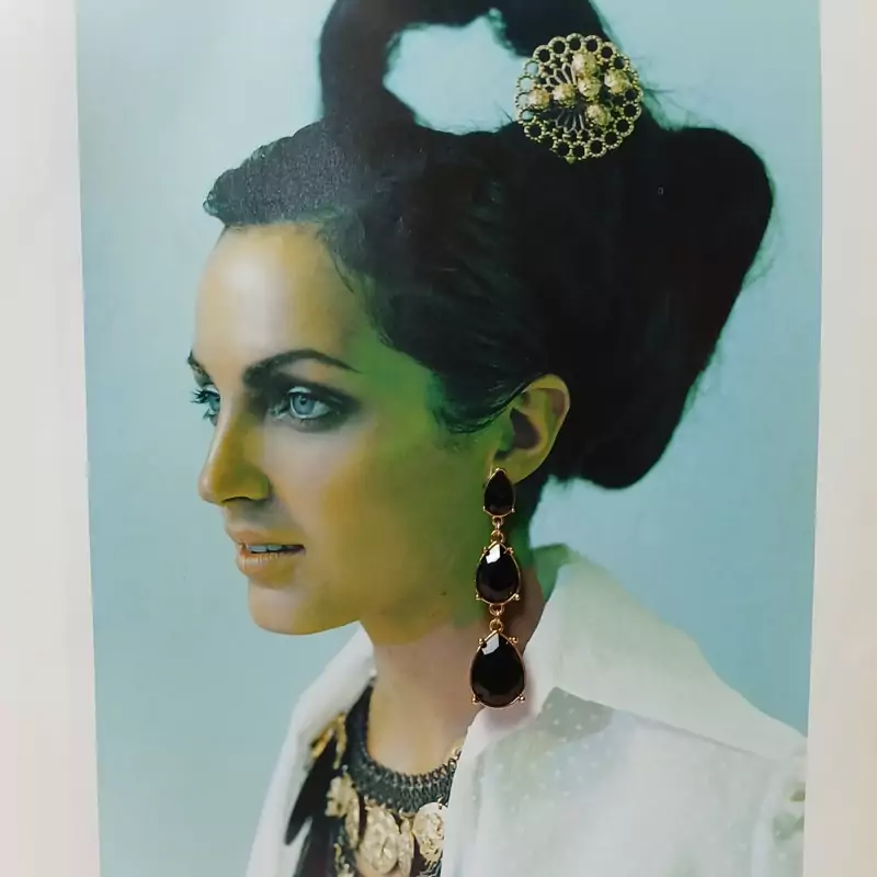 گوشواره دخترانه مجلسی درخشان مشکی طرح اشکی