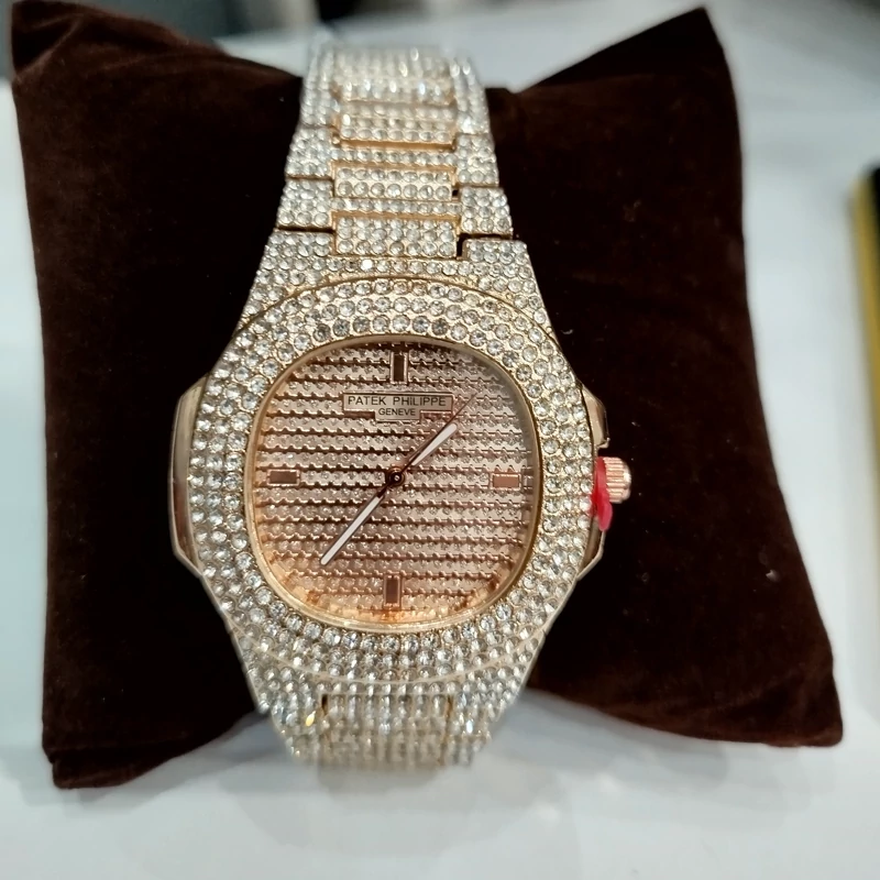 ساعت پتک فیلیپ مدل نگین دار ناتیلوس، رنگ طلایی