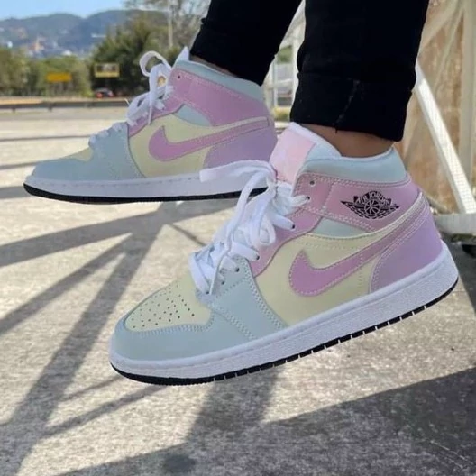 جوراب ساقدار زنانه ورزشی نایکی (Nike) طرح آفتاب پرست، درجه یک