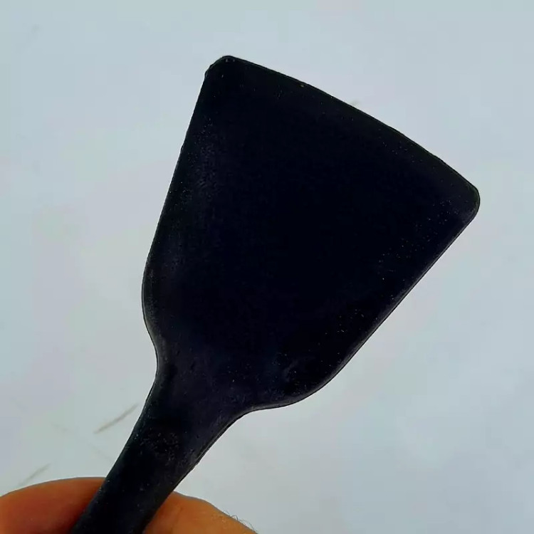 کفگیر سیلیکنی ساده DMT با ددسته چوبی