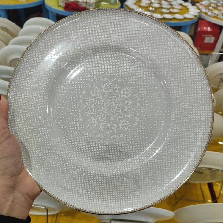 سرویس چینی 128 پارچه لورین مدل نیوان طلایی 18 نفره ارسال رایگان
