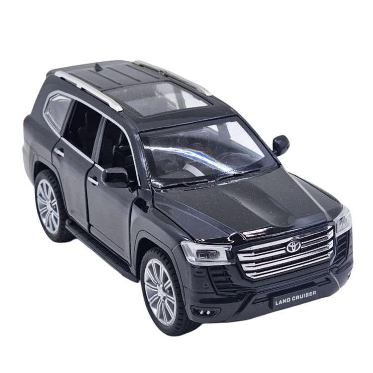 ماکت ماشین فلزی شاسیبلند تویوتا لندکروز ناب سل مدل land Cruiser VX با مقیاس 1:24، چراغ LED جلو و عقب، صدای موتور شبیهسازی شده، مکانیزم عقبکش، دربهای بازشونده از بغل و بالا، رینگ و تایر لاستیکی
