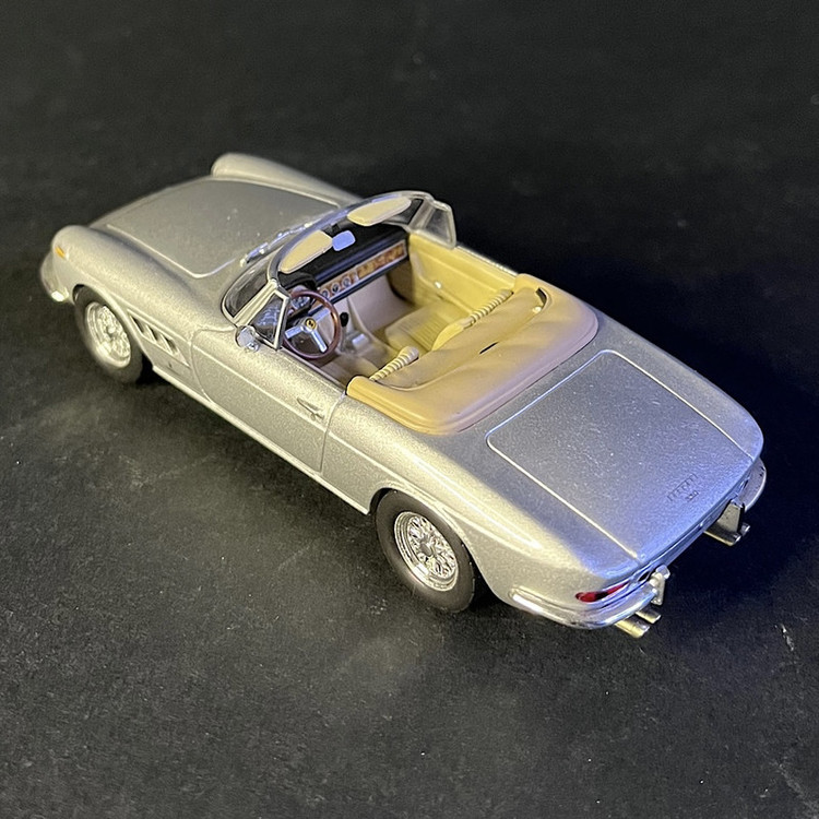 ماکت ماشین مدل فراری 330 GTS