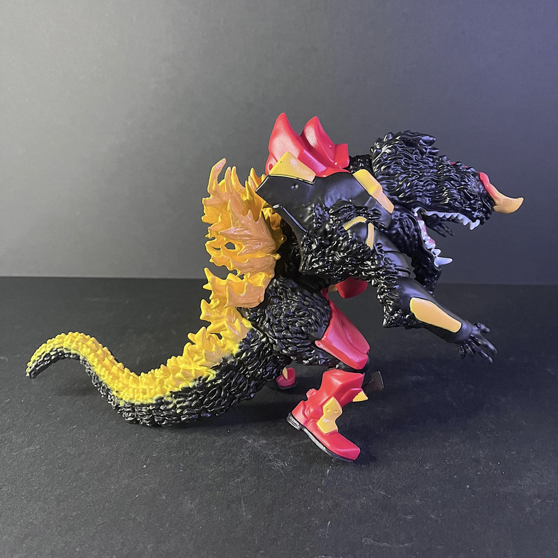 اکشن فیگور مدل هیولای زره پوش ارتفاع 20 سانتیمتر