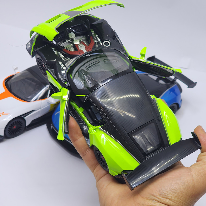 ماشین بازی مدل فلزی موزیکال استون مارتین ASTON MARTIN VULCUN